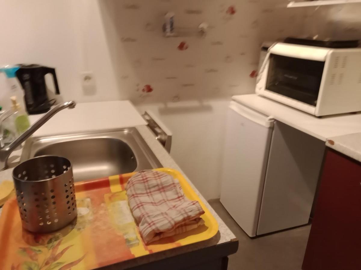 895 Alexis Jaubert Lägenhet Saint-Pantaléon-de-Larche Exteriör bild